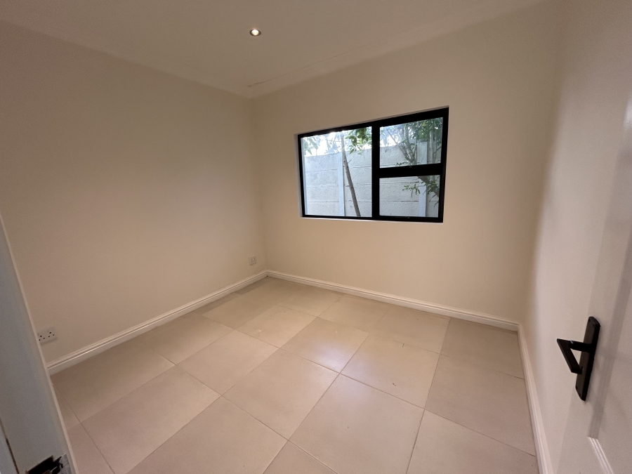 To Let 4 Bedroom Property for Rent in Bothasig Western Cape